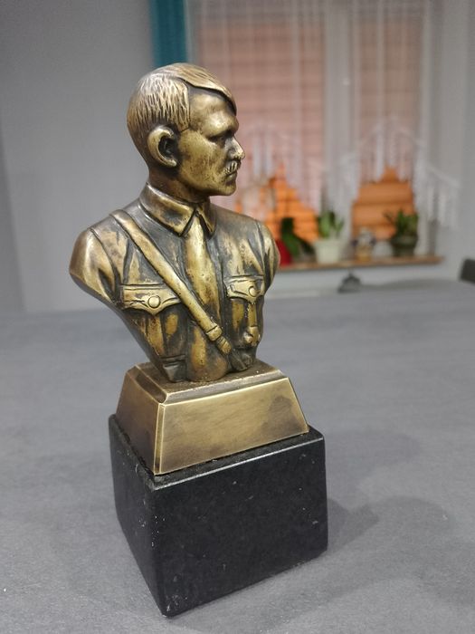 *Wyprzedaż*Stare popiersie niemieckiego przywódcy z brązu.