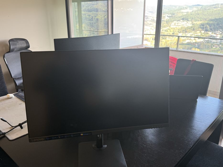 Monitor Lenovo 27’ 4K