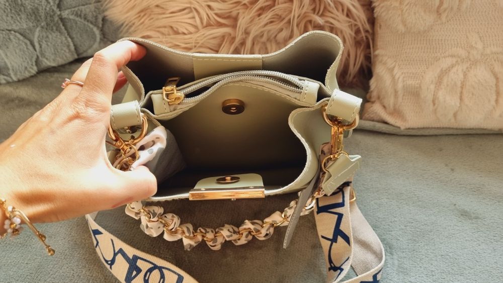 Zielona, pistacjowa torebka 2 paski.