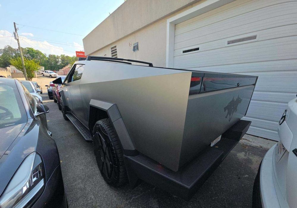 Tesla Cybertruck Cyberbeast 2024 з ПДВ