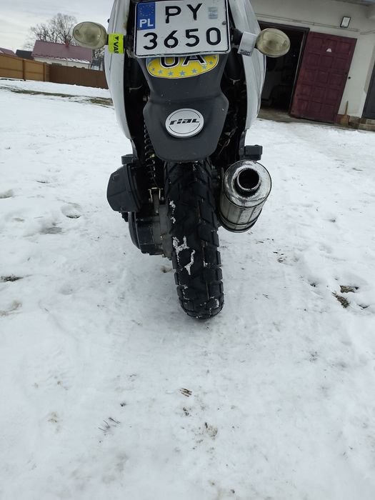 Звертайтесь за телефоном.