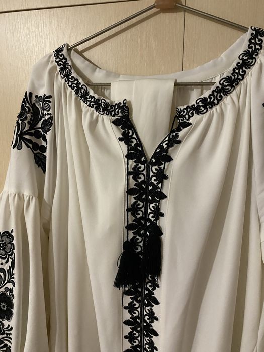 Вишита сукня великого розміру