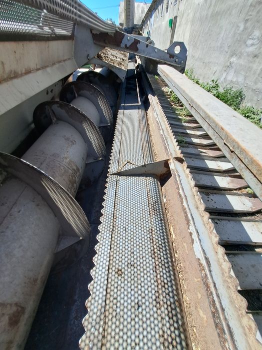 Жатка соняшникова.