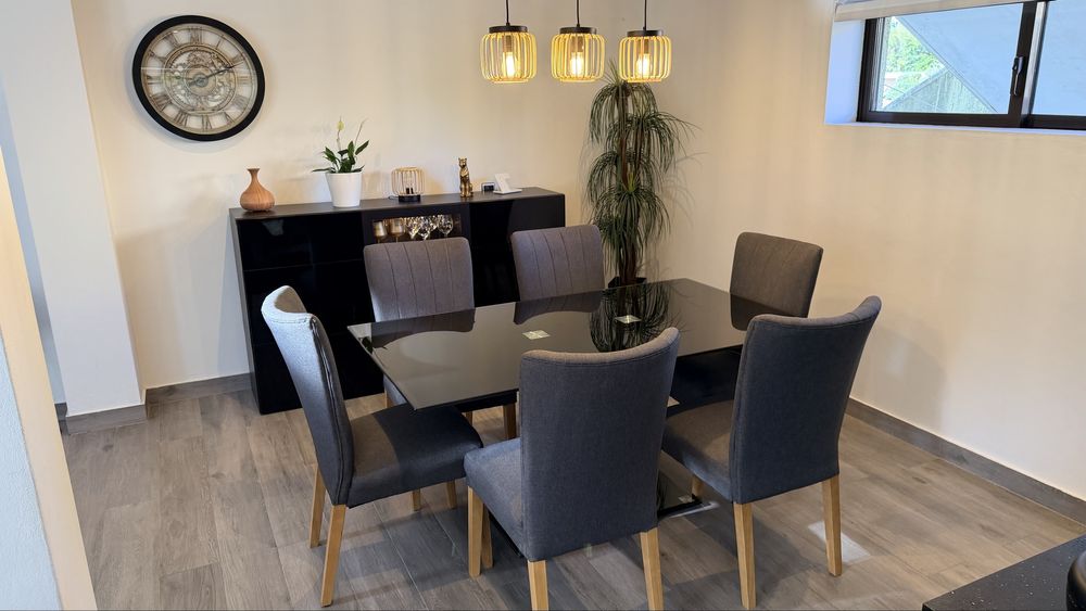 Mesa de sala e aparador