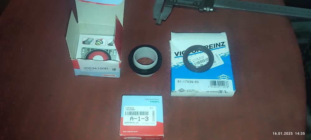 Запчастини до двигуна К7М Рено 1.6 8кл. Розпредвал, шатуни, поршень