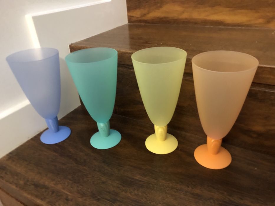 4 potes de sorvete Tupperware, copos para bebidas, novos e sem uso.