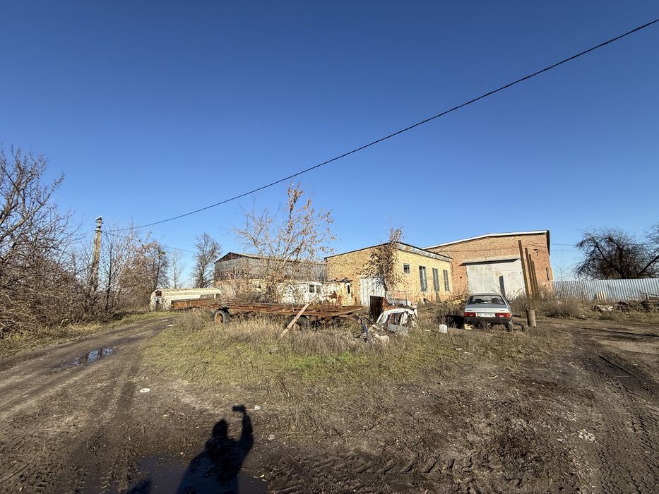 Продам виробниче приміщення! 657кв.м + 310кв.м. Ділянка 0.91га. 60кВт