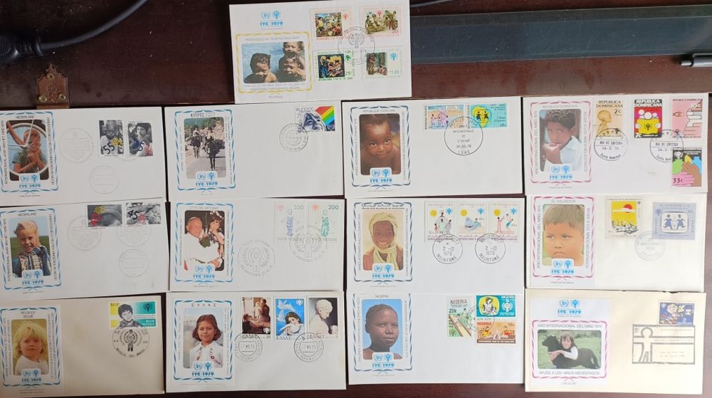 Lote composto por 71 Envelopes de 1º Dia (FDC) oficiais com selos temáticos emitidos pela UNICEF em dezenas de países. Excelente estado de preservação