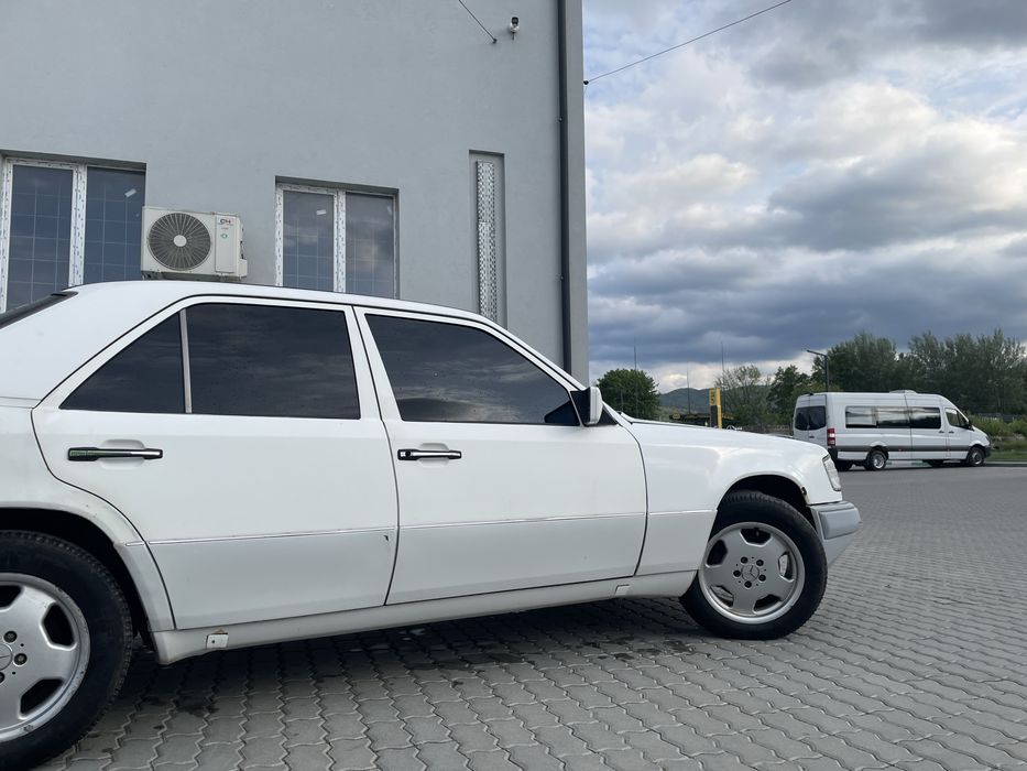 Мерседес 124 E220