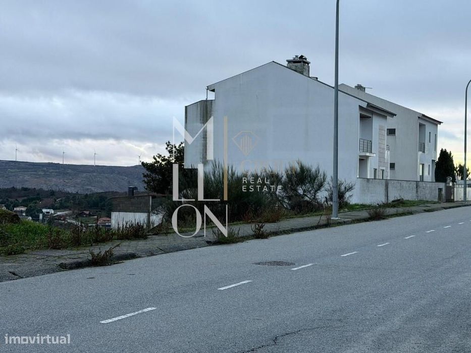 Lote de terreno situado na prestigiada Urbanização Del Rei