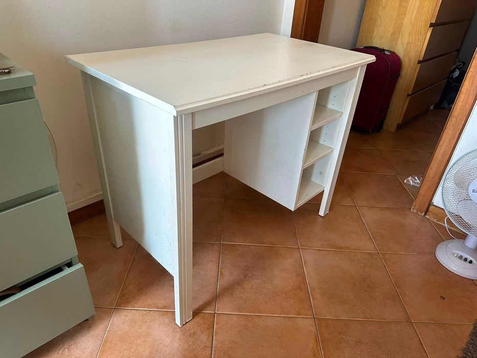 Combo Escrivaninha + cadeira + Cômoda