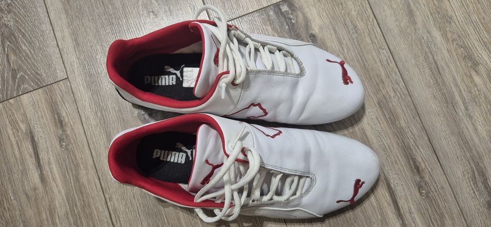 Buty Puma białe.