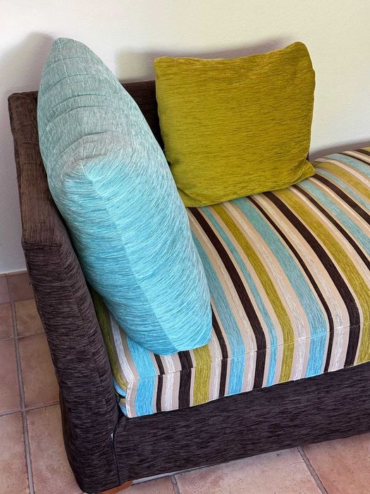 Sofá Chaise Long com Almofada de Penas – Excelente Estado