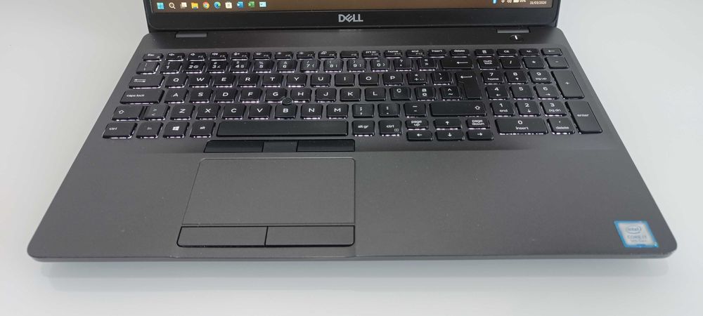 Dell Precision 3541 Ecrã 15.6 – i7 HexaCore/16GB RAM/NVME/Gráfica Nvidia Quadro P620