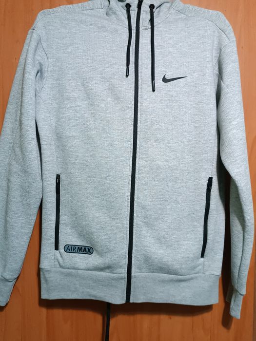 Мужской спортивный костюм