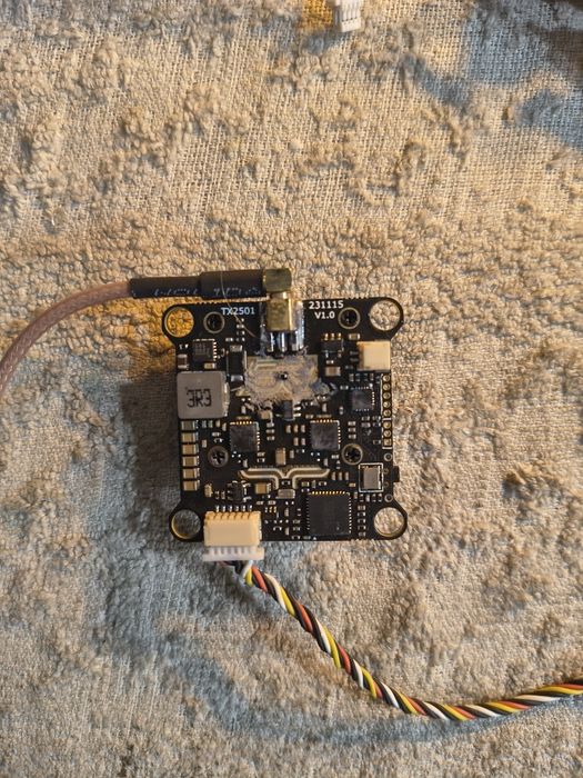 Стек HAKRC f405 V2 + ESC vtx solo max 2.5w elrs rx diversity 915