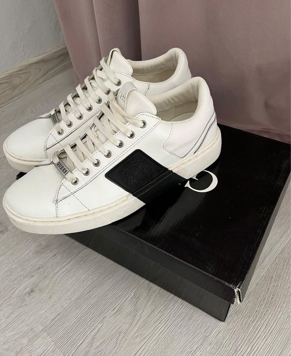 Sneakersy GUESS – stan idealny