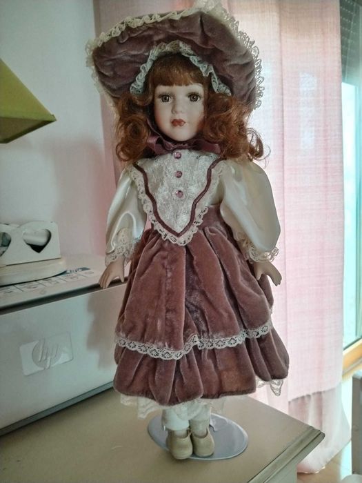 Boneca de Porcelana em bom estado