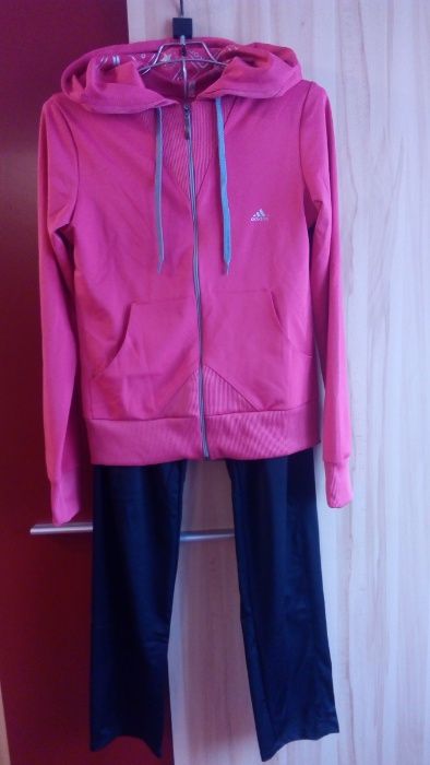 Новый спортивный костюм 42-44 размер