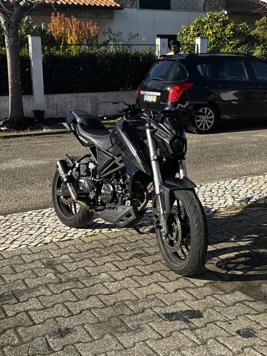 Voge 125r com extras