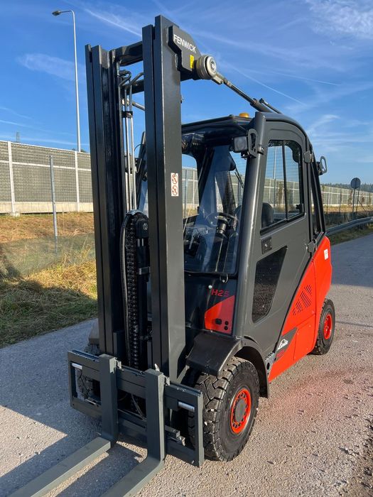 Linde H25T-02  Wózek Widłowy Linde H25T-02 EVO Triplex Kabina