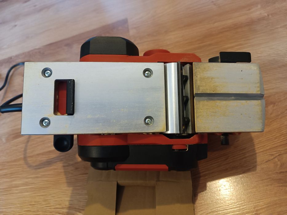 Strug elektryczny Skil 710W 1590