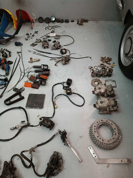 Suzuki RGV 250 em peças