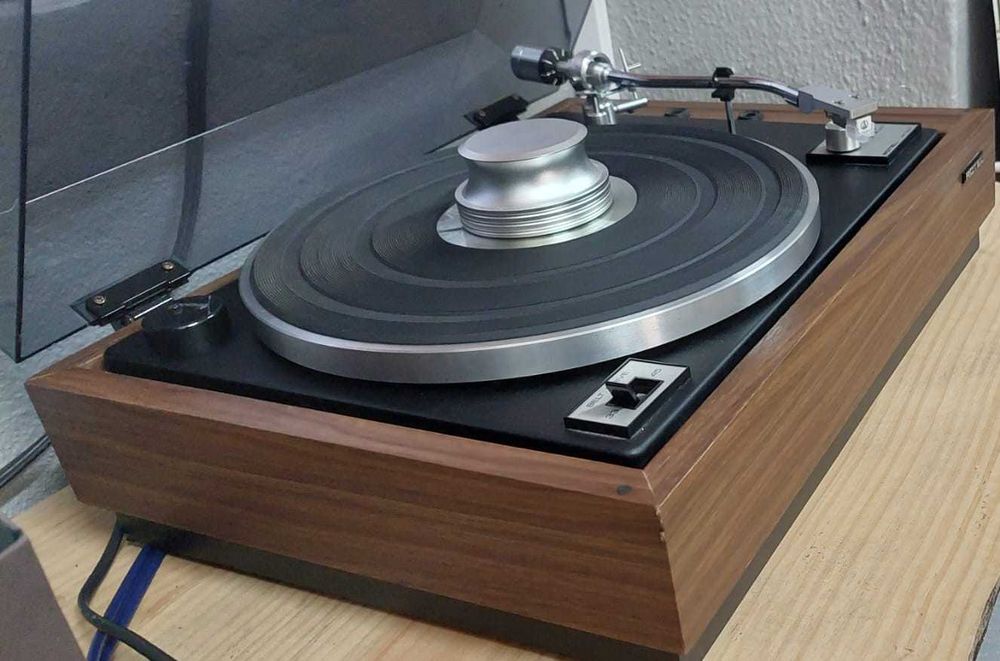 Gira-Discos Rotel RP-1000