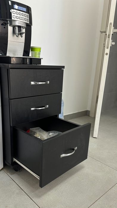 Тумба на колесиках, черная