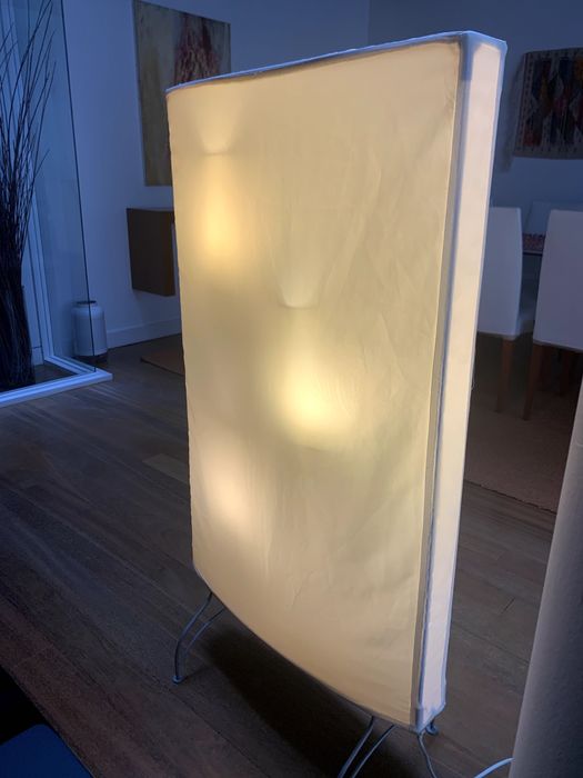 Candeeiro de pé com regulador de intensidade