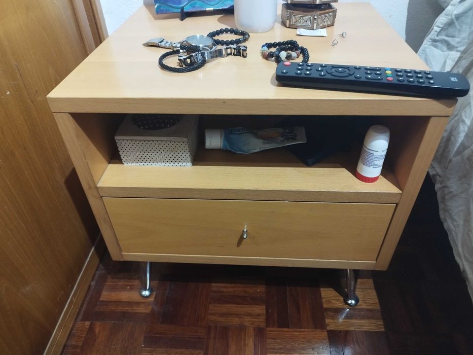 Mobília de Cama completa com colchão estrutura 2 mesas cabeceiras e cômoda