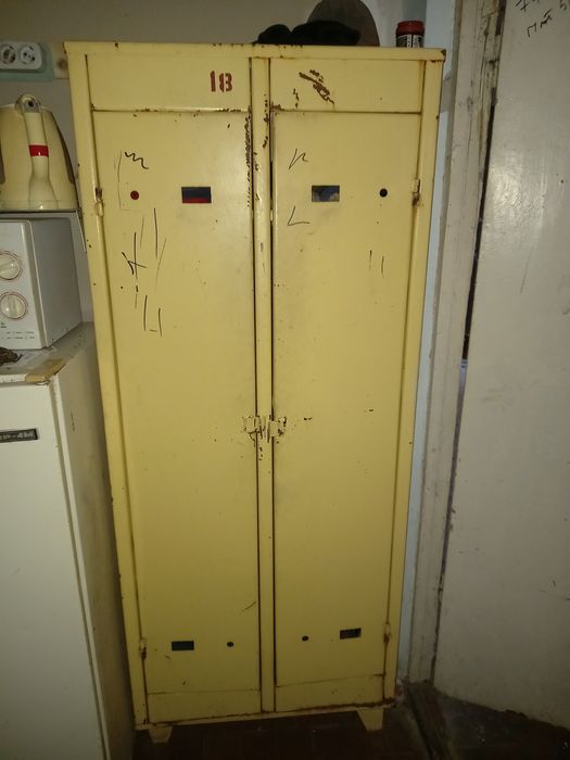 Шкаф металлический для одежды