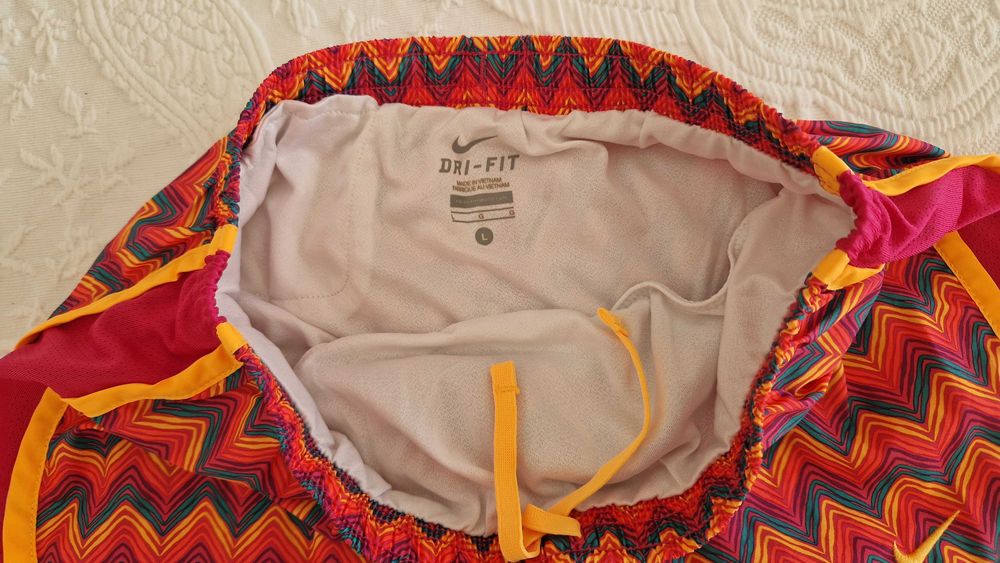 Calções Nike, Dri-Fit, tamanho L, estampados