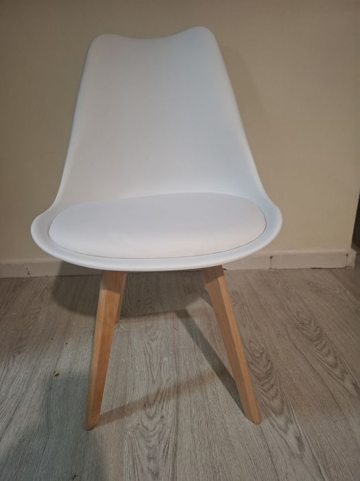 Cadeira branca  moderna novas