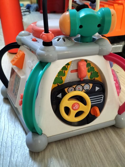 Игрушки фирменные для детей  пирамидка бизиборд