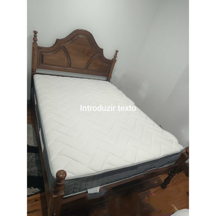 Cama de casal c/ colchão e mesas de cabeceira
