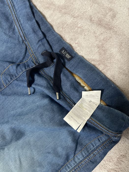 джинсовые брюки популярного итальянского бренда Armani Jeans