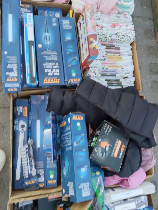 Dom gadżety zabawki szkoła klasa A karton mix bananowiec
