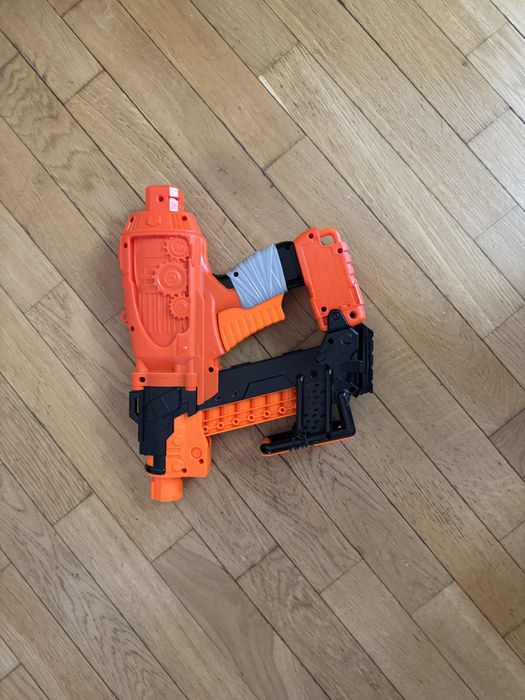 Nerf Zombie Strike Nailbiter blaster