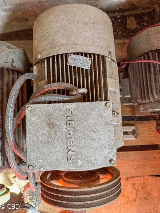 Silnik elektryczny 3-fazowy | duży silnik przemysłowy | z kołem pasowym