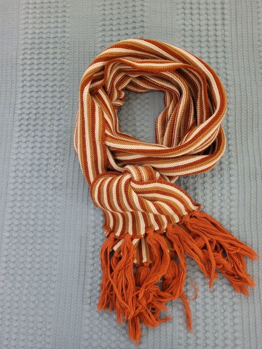 Długi szalik zimowy camel rudy kremowy – modny, ciepły, miękk