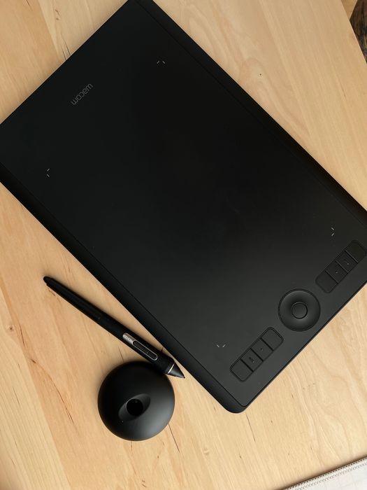 Wacom Intuos Pro M – Professional Graphic Tablet