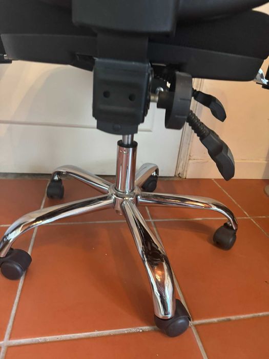 Cadeira Preta Escritório Rede Ajustável - Staples