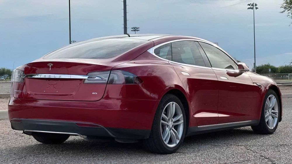 Tesla Model S 85      2014