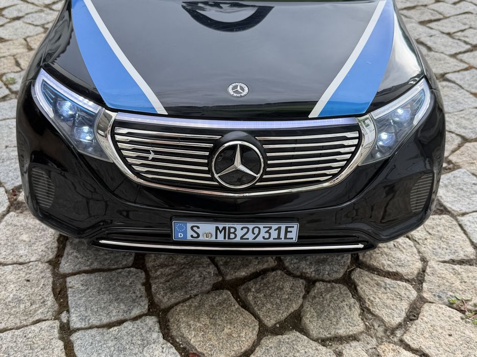 Mercedes EQC crianca elétrico