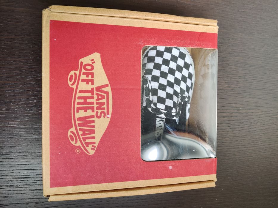 Sapatilhas Vans bebé, tamanho 4,originais, novos e dentro da caixa.