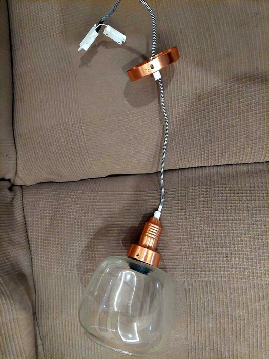 Candeeiro suspenso em vidro transparente