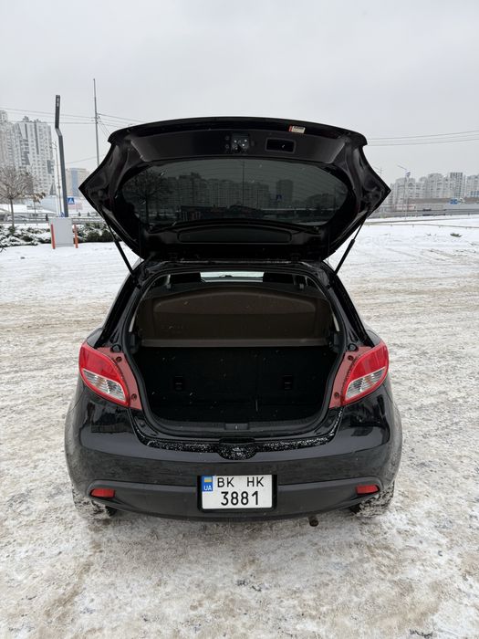 Мазда 2 автомат 2011 Mazda 2