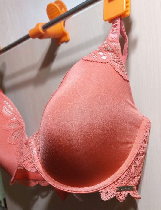 Бюстгальтер Calvin Klein 75D