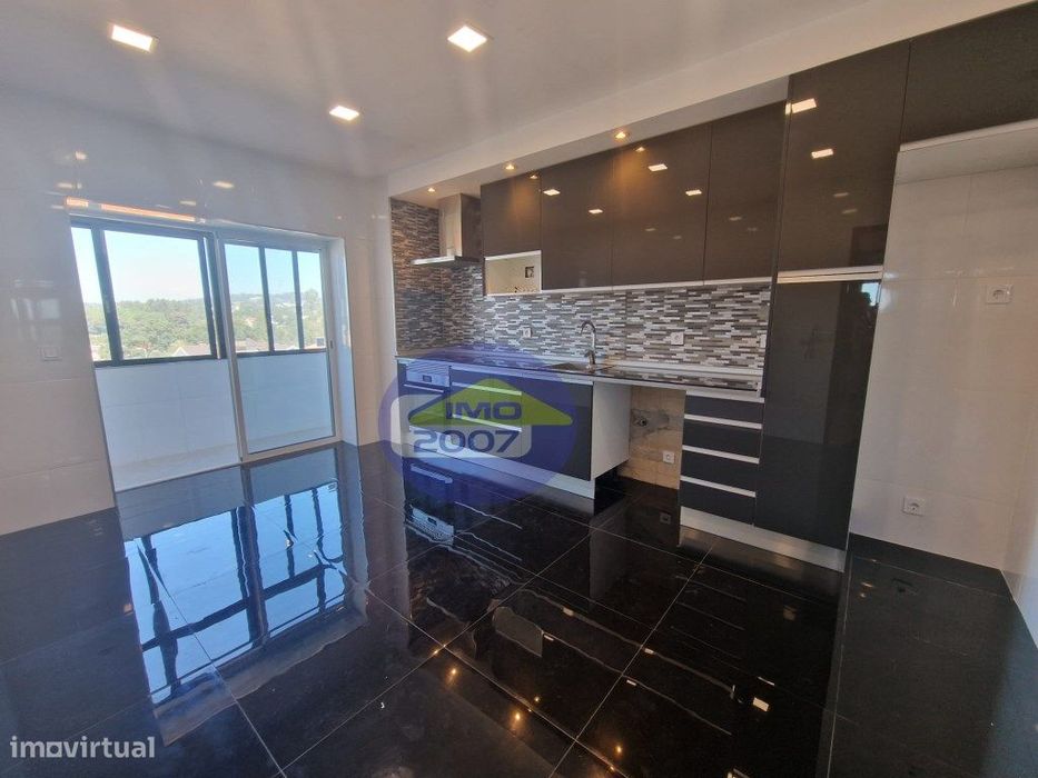 Apartamento T3 em Paços de Brandão